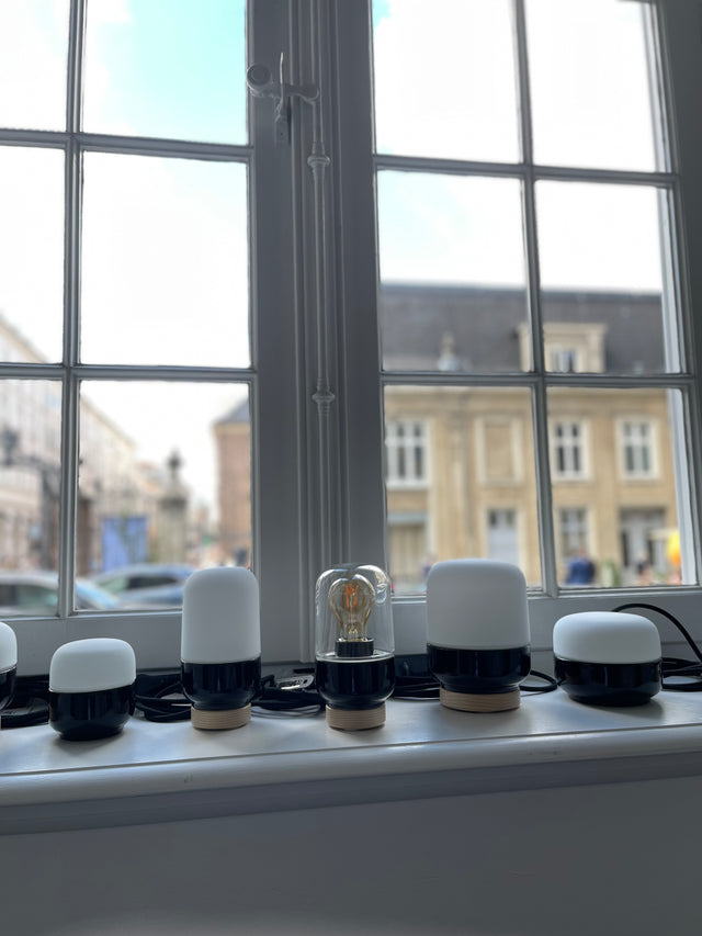 OHM Table 100/190 BK | Schwarze Tischleuchte mit klarem Opalglas