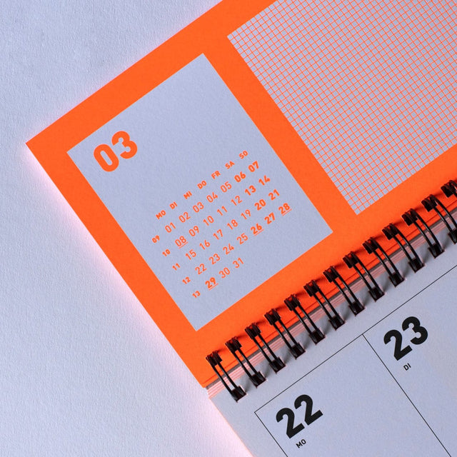 Tischkalender 2027 in Neonorange von FOX&POET