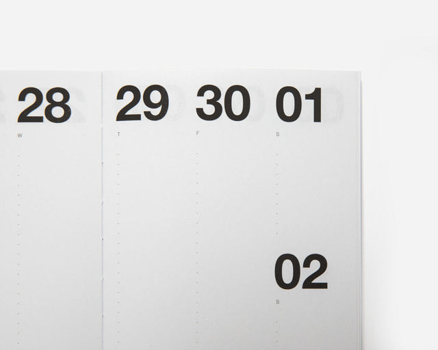 Große schwarze Tageszahlen mit Punktlinien zum Schreiben im Basic Planner Pink