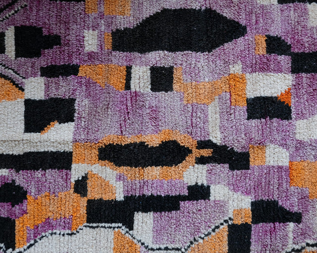 Detail: verschachtelte Blöcke in Lila, Orange, Schwarz und Cremeweiß