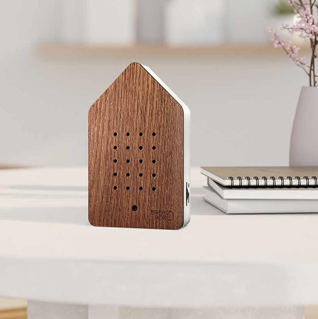 BIRDYBOX mit Front aus gedämpfter Eiche | Kurzes Vogelgezwitscher für Zuhause