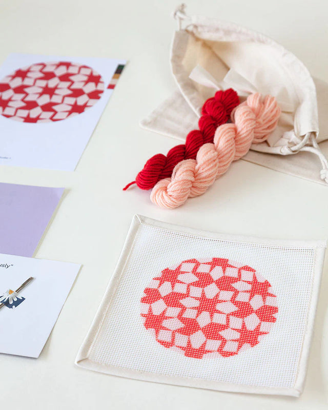 Stickbild ORNAMENT als Weihnachtsbaumkugel | ZOE WODARZ