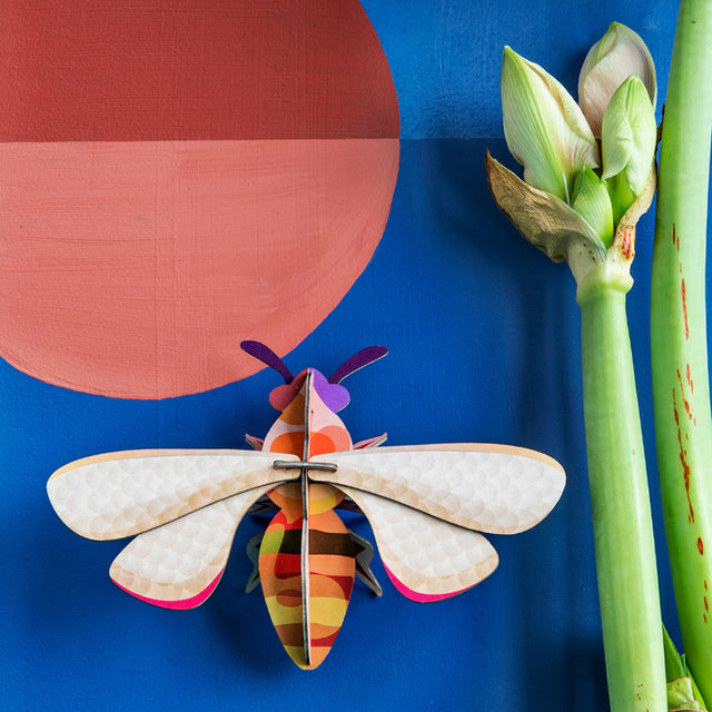 Wanddeko SMALL HONEY BEE | Bunte Honigbiene aus Karton