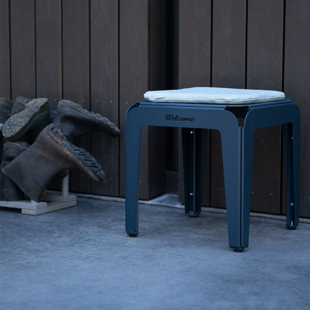 Bended Stool | Hocker & Beistelltisch für den Garten