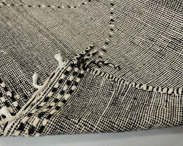 Zanafi in Schwarz-Weiß mit Kreuzen | 1,45 x 2,60 m