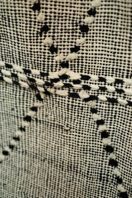 Zanafi in Schwarz-Weiß mit Kreuzen | 1,45 x 2,20 m
