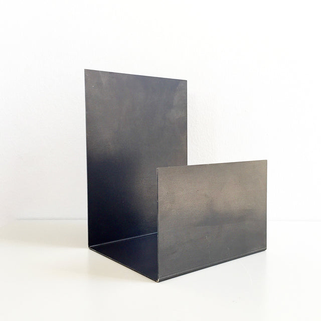 Brettständer aus Schwarzstahl für Schneidebretter | Raumgestalt