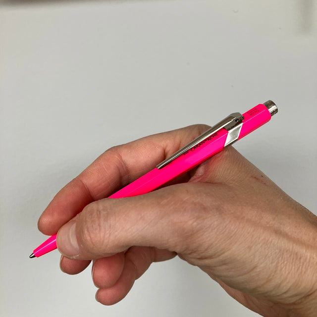 Kugelschreiber Caran d'Ache 849 | Neonpink