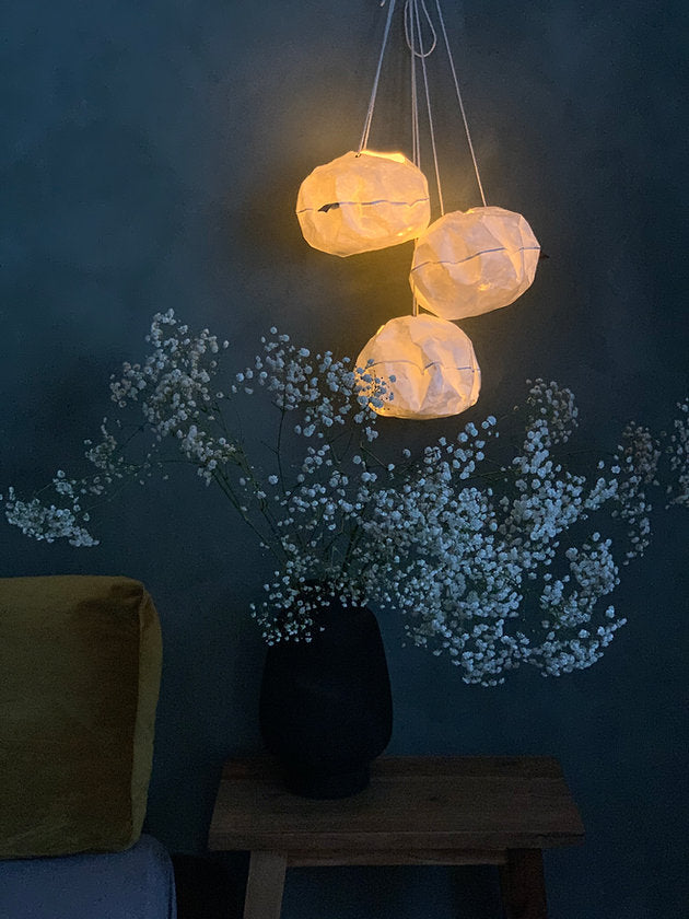 Lichtballon LUNA aus Papier mit sanfter Beleuchtung