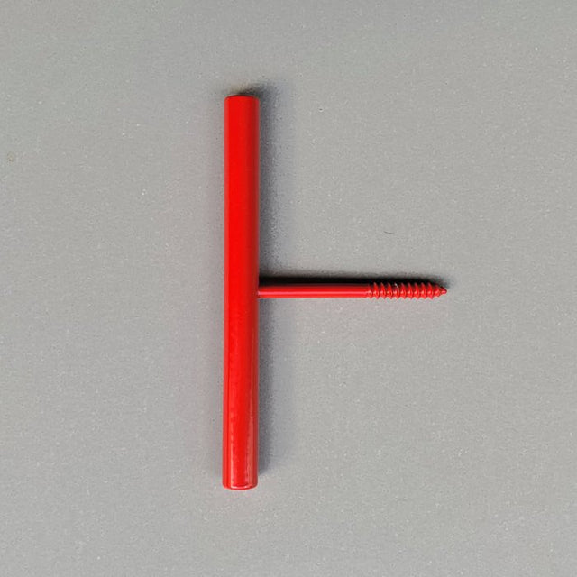 Knallroter Wandhaken zum Einschrauben in die Wand. Die geradlinige Form erinnert an einen Strich.