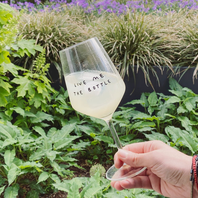 Weinglas "Give me the bottle" by Johanna Schwarzer