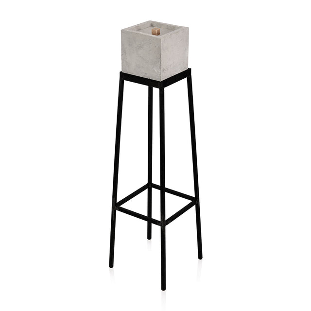 Handgeschweisster und pulverbeschichteter Ständer für Betonfeuer KEA (13 x 13 cm), mit Betonfeuer.