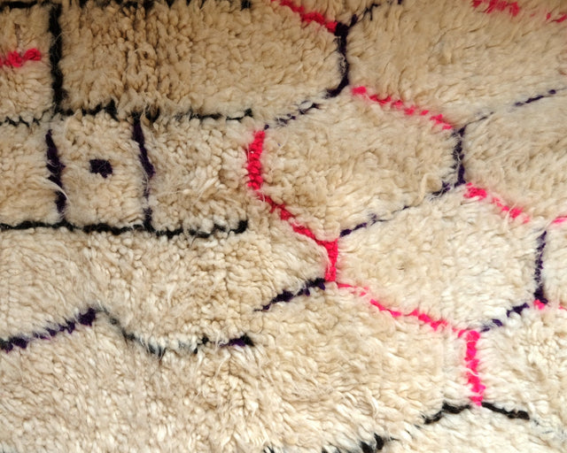 Azilal in Weiß mit Pink und Lila | 1,40 x 2,75 m