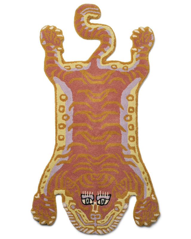 Wollteppich TIGRESS von Bongusta in Tigerform, Altrosa mit ockergelben Streifen, Flieder und Wimpern, von oben auf Weiß