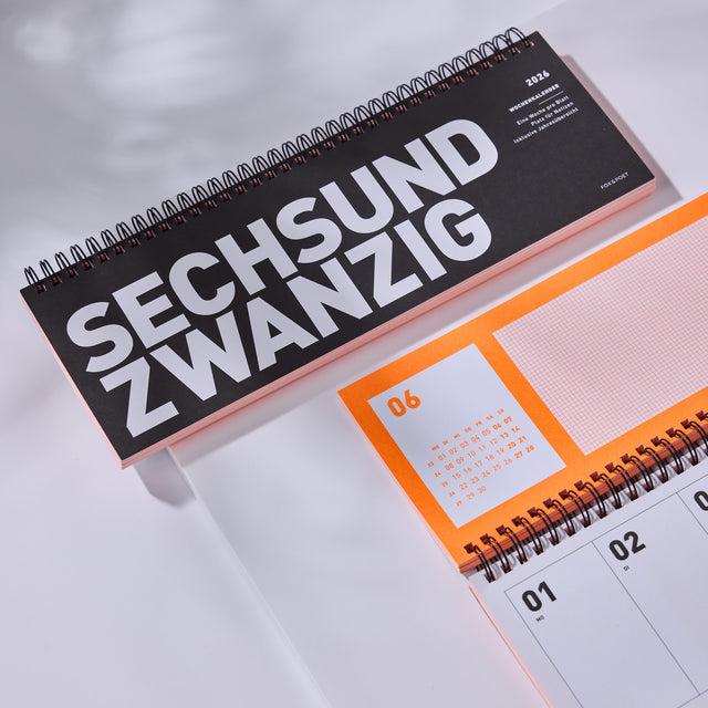 Neonorangener Tischkalender 2026
