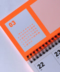 Tischkalender 2027 in Neonorange von FOX&POET
