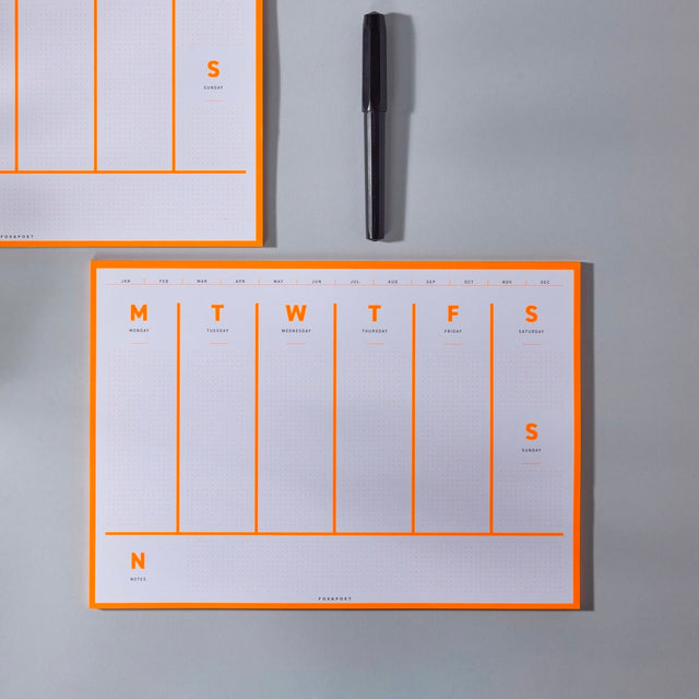 Wochenplaner in Neonorange von FOX&POET, DIN A4 Abreißblock