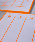 Wochenplaner in Neonorange von FOX&POET, DIN A4 Abreißblock