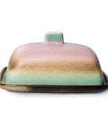 Butterdose MERCURY von HKliving geschlossen von vorn, Deckel in Rosa, Goldbraun und Mint auf dunkelbrauner Platte