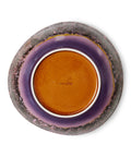 Unterseite der Curry Bowl DAYBREAK von HKliving mit violettem Ring und eingeprägtem hkliving-Schriftzug
