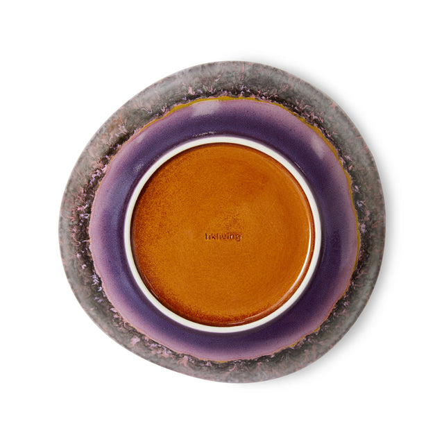Unterseite der Curry Bowl DAYBREAK von HKliving mit violettem Ring und eingeprägtem hkliving-Schriftzug