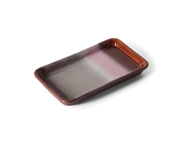 XS Dish BLOOM schräg von der Seite, rotbrauner Rand und glänzende Glasur