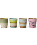 Vier Kaffeebecher POP ART von HKliving nebeneinander: slush, glint, skyline und bubble