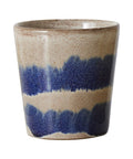 Kaffeebecher GROUNDING in cosmos: Beige mit zwei breiten, blau gesprenkelten Streifen