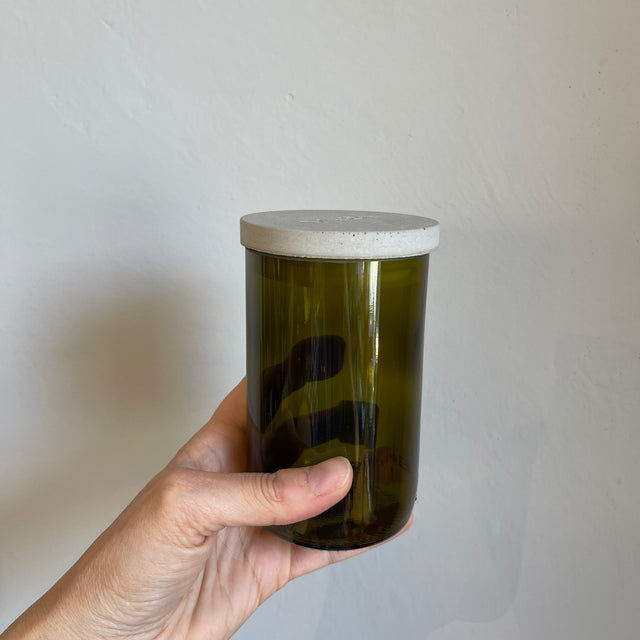 Vorratsglas-Deckel zu Trinkglas aus Weinflasche | Beton Hellgrau