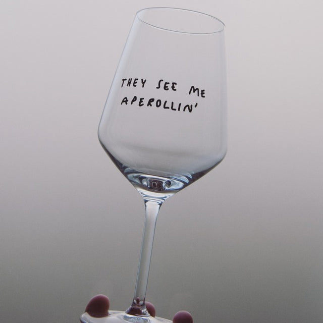 Weinglas "They see me Aperollin" by Johanna Schwarzer