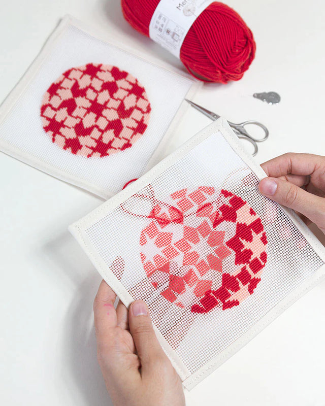 Stickbild ORNAMENT als Weihnachtsbaumkugel | ZOE WODARZ