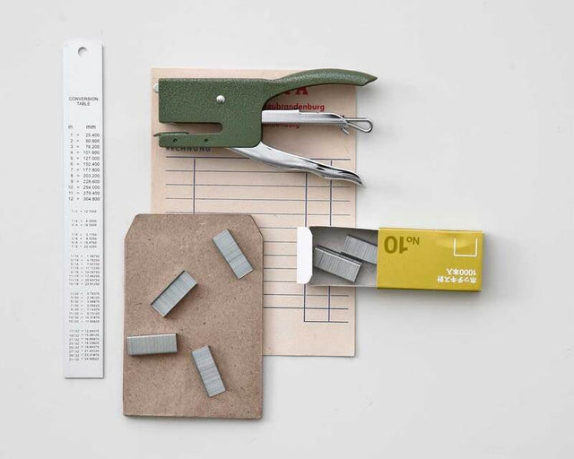 Tacker aus lackiertem Stahl | Penco