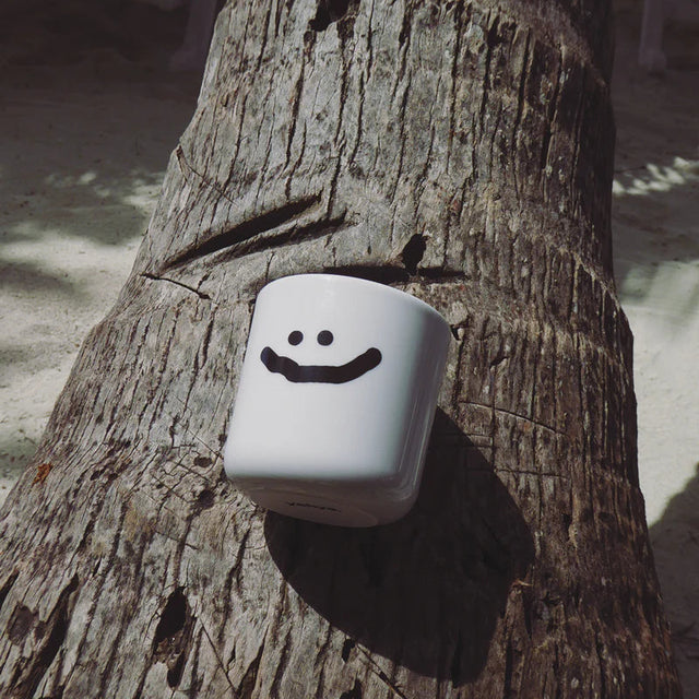 Porzellanbecher "BIPOLAR :(:" | YAHYA STUDIO