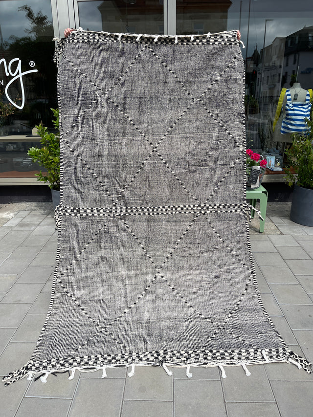 Zanafi in Schwarz-Weiß mit Kreuzen | 1,45 x 2,60 m