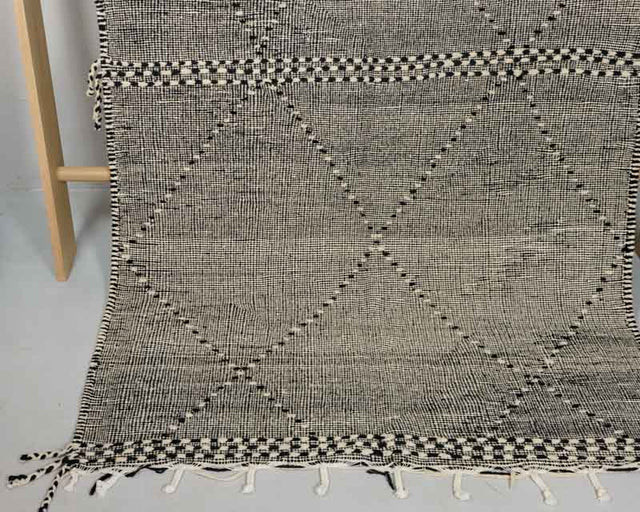 Zanafi in Schwarz-Weiß mit Kreuzen | 1,45 x 2,60 m