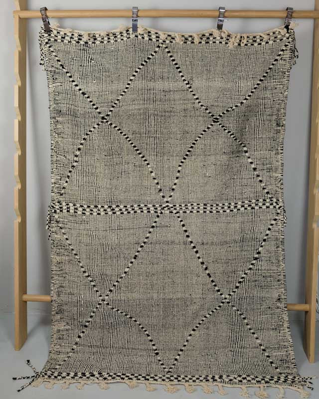 Zanafi in Schwarz-Weiß mit Kreuzen | 1,45 x 2,20 m