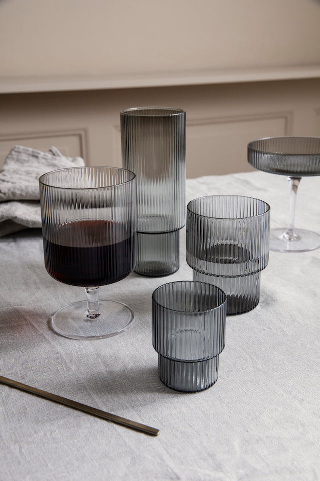 Ripple-Set aus 4 Gläsern in Smoked Grey | ferm LIVING