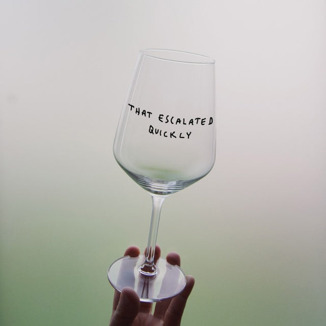 Weinglas "That escalated quickly" by Johanna Schwarzer